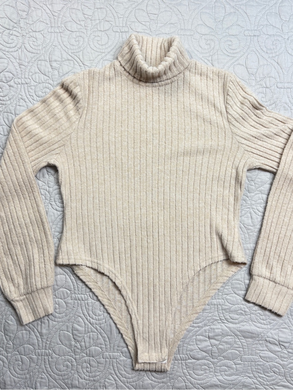 Women’s Large Oatmeal / Cream Ribbed Turtleneck Long Sleeve Bodysuit